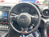 【純正革巻きステアリング】上質な革を使用することで、手にしっかり馴染みとても運転しやすいハンドルです♪