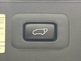 【パワーバックドア】スマートキーや運転席のボタンを押すだけでリアゲートが自動で開閉します!荷物を持っている時や、高い位置にあるバックドアを閉める際に便利な機能です♪
