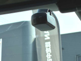 万が一の瞬間も、純正ドラレコ(前後)で安心。事故やトラブル、あおり運転の記録をしっかり残してくれるから、後の手続きもスムーズに。ナビやスマホで映像表示できるので、その場で確認できて便利です♪