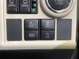 【オートハイビーム(AHB)】フロントウインドウガラス上部に設置された前方カメラにより、前方車両のランプや街路灯などの明るさを判定し、自動的にハイビームとロービームを切り換えてくれます!