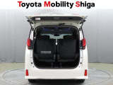 サ-ドシ-トを跳ね上げると荷室スペ-スに早変わりします。