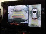 パノラミックビューモニター付きです。車両を上から見たような映像をディスプレイオーディオ画面に表示。運転席からの目視だけでは見にくい、車両周辺の状況をリアルタイムでしっかり確認できます。