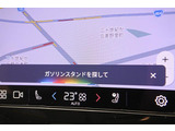 ルート案内やエンターテイメント機能を利用する際も、ステアリングから手を離す必要はありません。