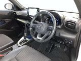 運転席周りのレイアウトをご覧ください。ナビゲーションが綺麗に装着されすっきり収まってますね!