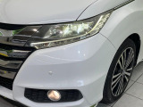 【LEDヘッドライト】悪天候や夜間走行時も良好な視界を確保し安心して運転できる高輝度LEDヘッドライトを装備!点灯速度が早く、消費電力も抑えられています。