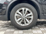 純正アルミホイール。タイヤサイズは225/65R17です。