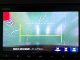 バックカメラの画像です。ガイドラインがスムースな車庫入れをサポートいたします。車庫入れの安心感がアップしますね。