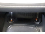 シートヒーターは、エアコンで車内を温めるよりも早くシートが温まるので、寒い季節も快適になります。