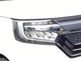 明るくて長寿命のLEDヘッドライト採用