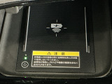 ワイヤレス充電器ついてます!スマートフォンを置くだけで充電可能。ケーブルをつなぐ煩わしさがありません。