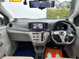 運転廻りの画像です!操作スイッチ類もキレイな状態です。専門スタッフが内外装を清掃・きめ細かい箇所までクリーニングしています。