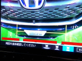 バックカメラの画像です。ガイドラインがスムースな車庫入れをサポートいたします。車庫入れの安心感がアップしますね。