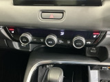 運転席/助手席シートヒーターで寒い日もすぐに温かくなり快適に過ごせます。3段階の温度調整が可能です