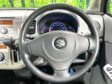 インテリアに合わせたデザインのステアリングは、運転される方のことも考え、運転しやすい形状、大きさです。是非一度、実際に触ってお確かめください。