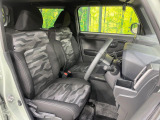 運転席シート廻りは使用感も少なく、良好な状態となっています。前オーナー様が丁寧に使っていたことがよくわかりますね。