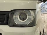 LEDヘッドライトは、点灯の瞬間から最大光量を発揮し、突然暗くなるトンネルなどでの安定感を高めます。