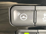 【駐車支援システム】駐車スペースを検知し、スムーズな駐車をアシスト。狭いスペースへの駐車など、駐車に自信の無い方におすすめの機能です♪