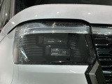 LEDヘッドライトは、点灯の瞬間から最大光量を発揮し、突然暗くなるトンネルなどでの安定感を高めます。