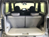 普段のお買い物や通勤、送迎等に十分な荷室スペースを確保しております。セカンドシートを倒すと、大きな荷物の積載も可能です♪