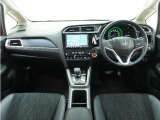 ◆視界広々で非常に運転しやすくロングドライブでも疲れを感じさせないすっきりとまとまったインパネ周りです。
