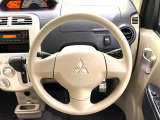 インテリアに合わせたデザインのステアリングは、運転される方のことも考え、運転しやすい形状、大きさです。是非一度、実際に触ってお確かめください。