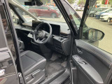 クッション性能が高く、程よく体をホールドしてくれるフロントシートなので、ゆったりとした運転を楽しんで頂けます。