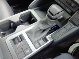 スマートエントリー!シート表皮(本革)!快適温熱シート+シートベンチレーション!パワーシート!運転席シートポジションメモリー!フルオートエアコン!ディスプレイオーディオ!ナビTV!
