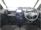 視界の良さが魅力の運転しやすいコックピット。シンプルで操作性に優れたインパネデザインと、SUBARUならではの安全性能への徹底したこだわりが光る視界設計です。