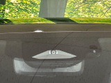 【プリクラッシュセーフティ】前方の車両等を検知し、衝突しそうな時は警報で注意を促し、ブレーキを踏む力をサポート。ブレーキを踏めなかった場合は衝突被害軽減ブレーキが作動、衝突回避をサポートします。