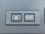 【パワーバックドア】スマートキーや運転席のボタンを押すだけでリアゲートが自動で開閉します!荷物を持っている時や、高い位置にあるバックドアを閉める際に便利な機能です♪