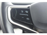 前方車両との車間距離を自動的に調整しながら加速、巡航、減速を交通の流れに合わせて自動で行い、長距離ドライブの疲労を軽減するアダプティブクルーズコントロール(ACC)。