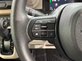 ステアリングにオーディオ操作スイッチが付いています。オーディオ画面に直接タッチしなくても操作が出来ますので、運転に集中できます。