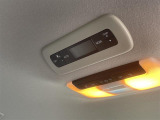 【 後席エアコン 】後席にもエアコンがついておりますので、車内全体を快適な温度に調節いただけます♪