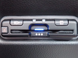 ■【ETC車載器】が装備されています。セットアップをしてお渡しとなり、ETCカードを差し込むだけで高速道路の利用が可能です。