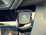 【eコンスイッチ】低燃費運転をサポートするECONモード。スイッチをONすると、エンジンやトランスミッション、A/Cなどを協調制御し、燃費の向上に貢献。エコドライブの効果を高めます。
