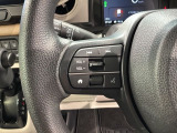 ステアリングにオーディオ操作スイッチが付いています。オーディオ画面に直接タッチしなくても操作が出来ますので、運転に集中できます。