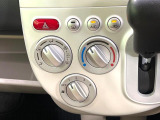 寒い冬も暑い夏も全席に快適な空調を届けてくれる、ダイヤル式エアコンを装備♪