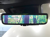 【デジタルインナーミラー】後席の大きな荷物や同乗者で後方が確認しづらい時でも安心!カメラが撮影した車両後方の映像をルームミラー内に表示。クリアな視界で状況の確認が可能です!