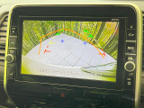 【バックカメラ】駐車時に後方がリアルタイム映像で確認できます。大型商業施設や立体駐車場での駐車時や、夜間のバック時に大活躍!運転スキルに関わらず、今や必須となった装備のひとつです!