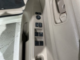 狭い駐車場で便利な電動格納ドアミラーが付いています。