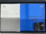 スマートキーは鍵をバッグに入れたままでもドアロックの開閉やエンジンのON・OFFができます。夜間や雨の日も鍵を探さなくて良いので便利です。