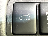 【パワーバックドア】スマートキーや運転席のボタンを押すだけでリアゲートが自動で開閉します!荷物を持っている時や、高い位置にあるバックドアを閉める際に便利な機能です♪