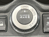 【オールモード4&times;4】2WD/4WDモードを手軽に切り替え可能。燃費重視の2WD、スタック時に役立つLOCK、AUTOモードでは4WDの配分を自動で調整し、路面状況を問わず安定した走りをサポート。