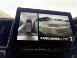 【アラウンドビューモニター】まるでクルマを真上から見下ろしたかのような視点で駐車をサポートします!クルマの斜め後ろや真横など、前後左右の4つのカメラの映像が合成されて、モニターに映し出されます。