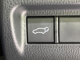 【パワーバックドア】スマートキーや運転席のボタンを押すだけでリアゲートが自動で開閉します!荷物を持っている時や、高い位置にあるバックドアを閉める際に便利な機能です♪