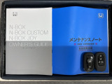 スマートキーは鍵をバッグに入れたままでもドアロックの開閉やエンジンのON・OFFができます。夜間や雨の日も鍵を探さなくて良いので便利です。