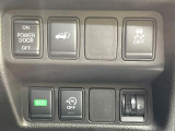 【パワーバックドア】スマートキーや運転席のボタンを押すだけでリアゲートが自動で開閉します!荷物を持っている時や、高い位置にあるバックドアを閉める際に便利な機能です♪