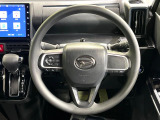 インテリアに合わせたデザインのステアリングは、運転される方のことも考え、運転しやすい形状、大きさです。是非一度、実際に触ってお確かめください。