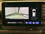リバースギアに入れるだけで後方の表示へ切り替わります。夜間や雨の日の駐車も楽になりますよ。