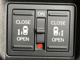 【両側パワースライドドア】スマートキーや運転席のスイッチで後席両側スライドドアの開閉が可能♪電動だから力を入れてドアを開ける必要が無く、小さなお子様でも簡単に開け閉めでき快適です♪